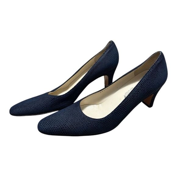Salvatore Ferragamo ITALY Woman SALVATORE FERRAGAMO BOUTIQUE Blue Snake Skin Pumps Size 8.5 narrow italian made